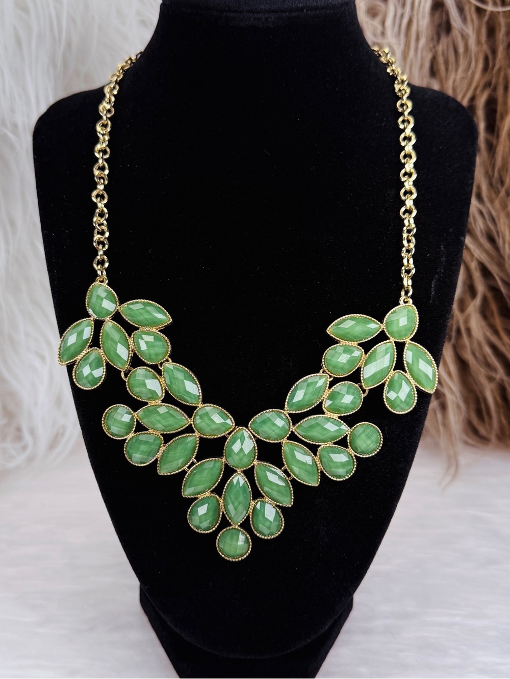 Green Faceted Statement Bib Necklace Gold Tone Leaf Design